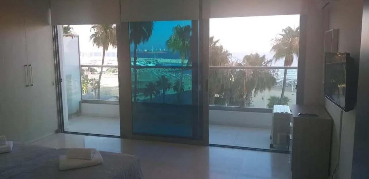 Horizon Luxury Suite At Finikoudes Beach 302 Ларнака Кипр