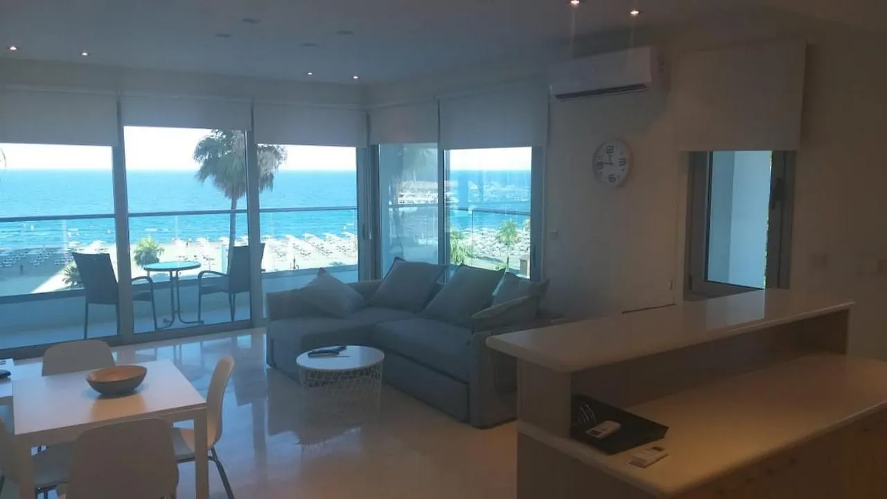 Апартаменты Horizon Luxury Suite At Finikoudes Beach 302 Ларнака Кипр