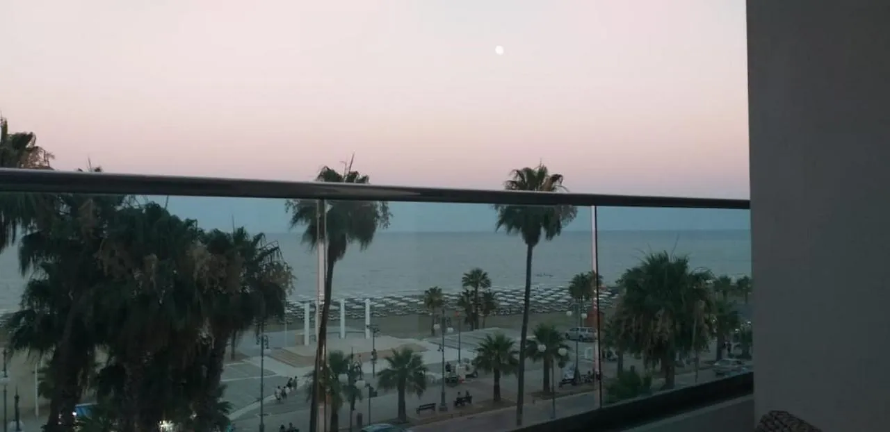 Horizon Luxury Suite At Finikoudes Beach 302 Ларнака 0*,